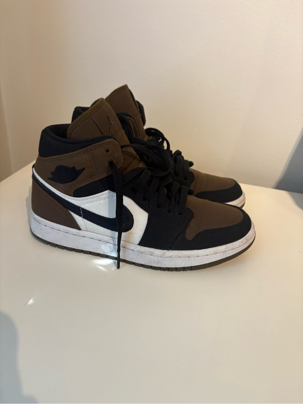 Nike Air Jordan 1 Mid SE "Olive Toe" sneakers